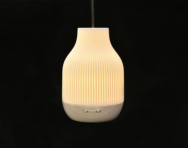 Malco-Difusor ultrasónico eléctrico de cerámica blanca de la base de bambú con la luz